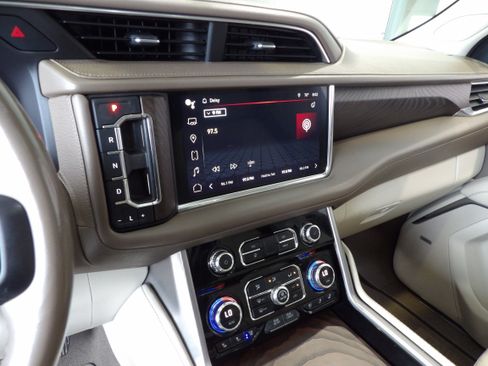 Used 2022 GMC Yukon Denali AWD/4WD image 13