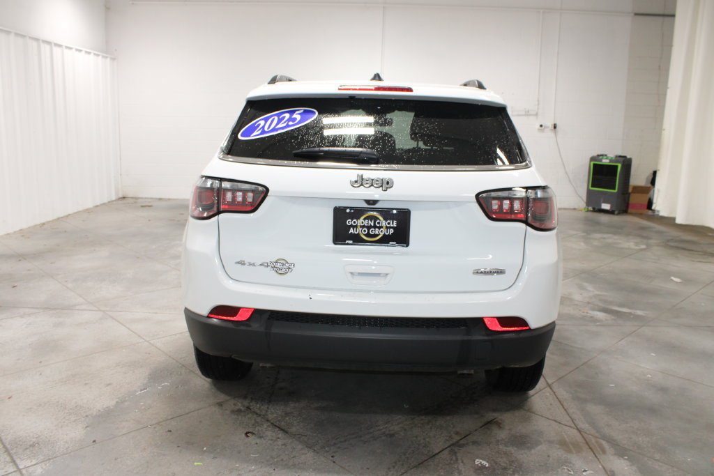 Used 2025 Jeep Compass Latitude AWD/4WD image 8