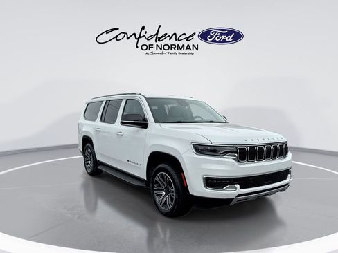 Used 2024 Jeep Wagoneer L Series II RWD image 11