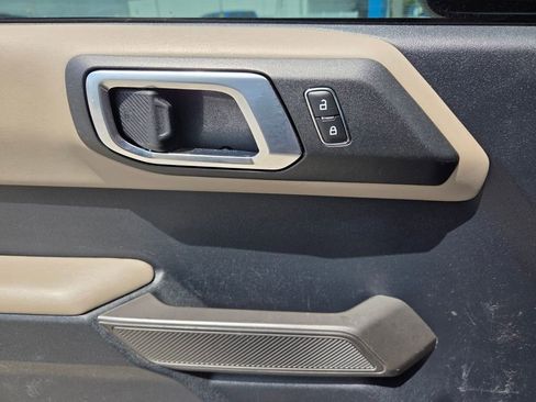 Used 2023 Ford Bronco Wildtrak image 24