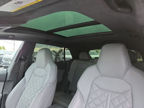 Used 2023 Audi SQ8 Prestige AWD/4WD image 22