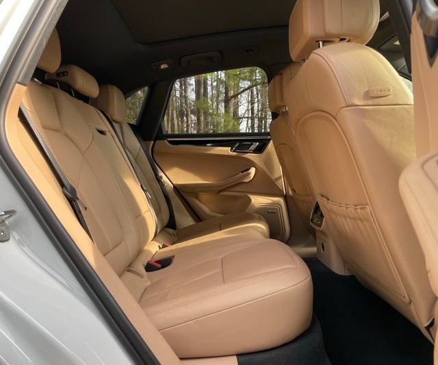 Used 2022 Porsche Macan AWD/4WD image 18