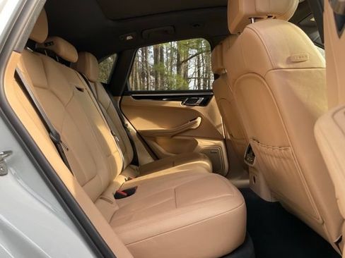 Used 2022 Porsche Macan AWD/4WD image 18