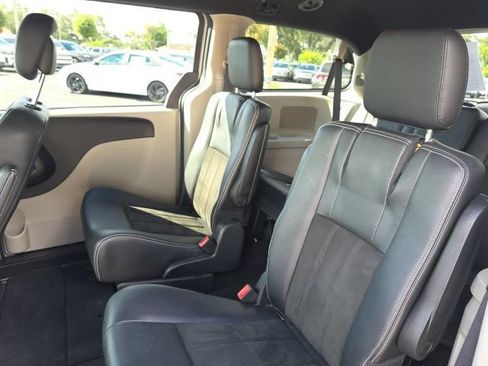 Used 2019 Dodge Grand Caravan SXT FWD image 7