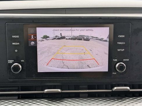 Used 2023 Kia Carnival LX FWD image 29