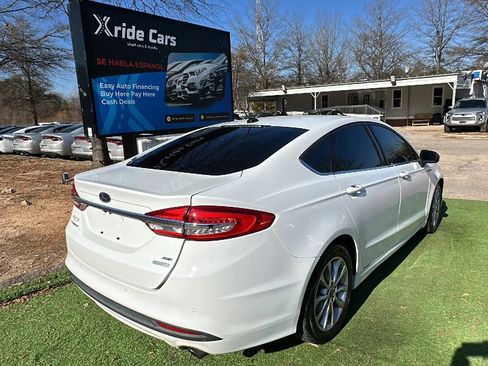 Used 2017 Ford Fusion SE w/ Fusion SE Technology Package image 7