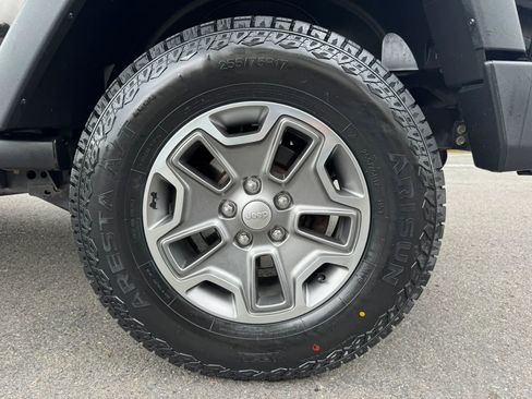 Used 2014 Jeep Wrangler Rubicon AWD/4WD image 18
