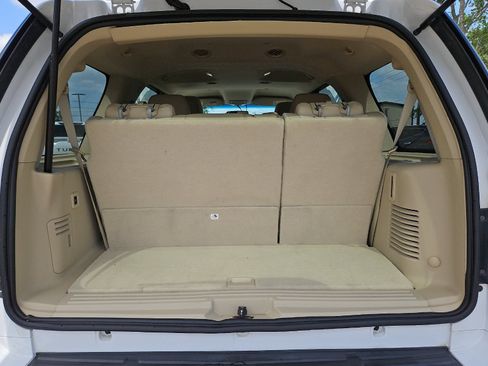 Used 2016 Ford Expedition XLT w/ Equipment Group 202A RWD image 15