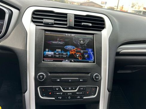 Used 2016 Ford Fusion SE image 16