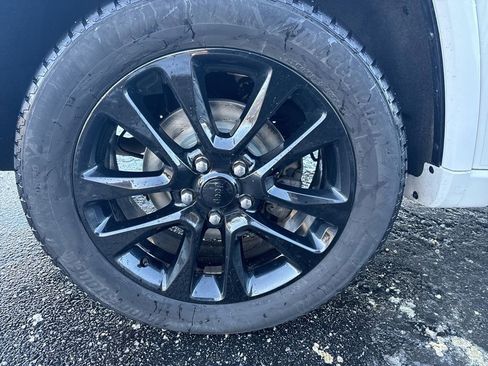 Used 2019 Jeep Grand Cherokee Altitude image 32