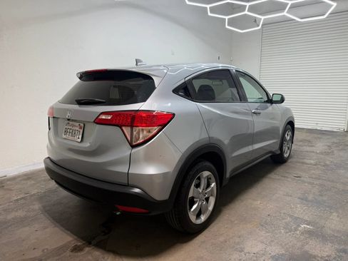 Used 2018 Honda HR-V LX image 11
