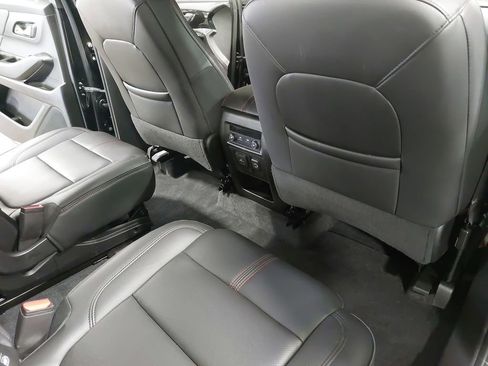 Used 2023 Chevrolet Traverse RS AWD/4WD image 11
