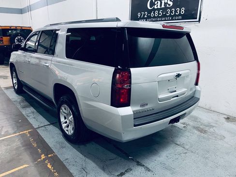 Used 2018 Chevrolet Suburban LT RWD image 9