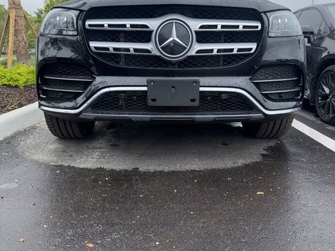 Used 2023 Mercedes-Benz GLS 450 4MATIC w/ AMG Line Exterior image 9