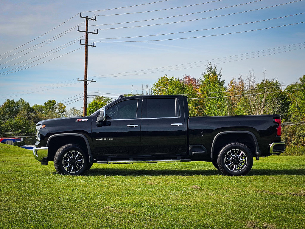Used 2024 Chevrolet Silverado 2500 LTZ w/ LTZ Convenience Package AWD/4WD image 8