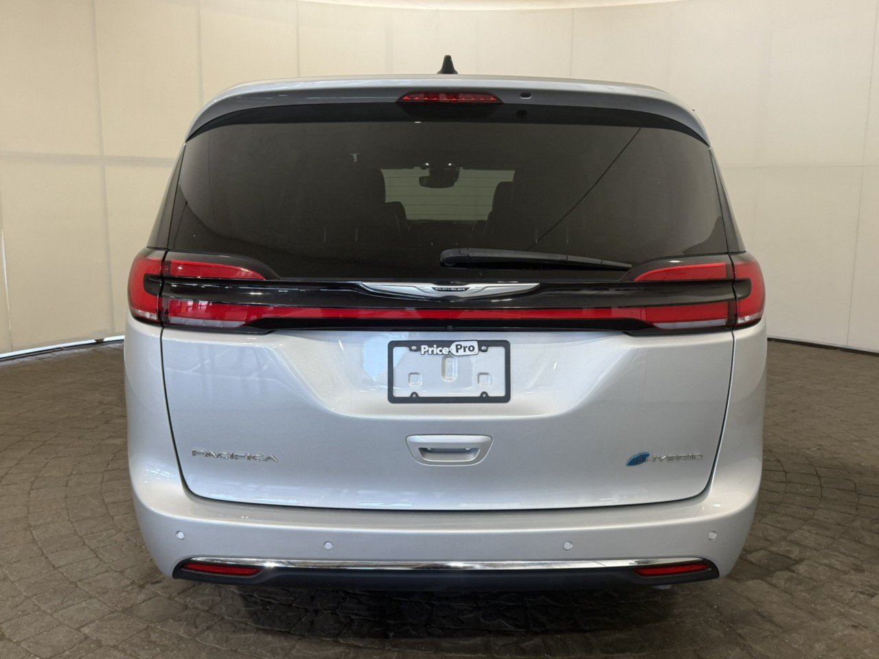 Used 2023 Chrysler Pacifica Limited FWD image 6