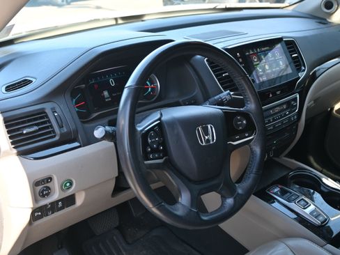 Used 2020 Honda Pilot Touring image 3