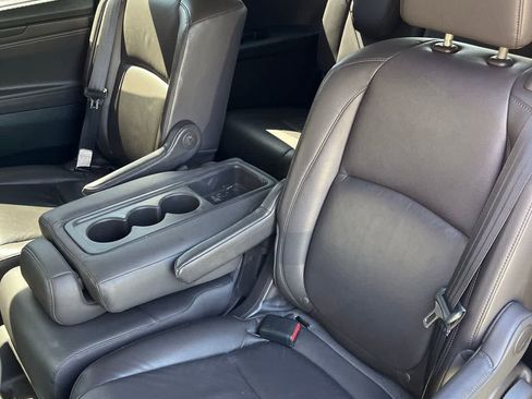 Used 2018 Honda Odyssey Elite image 2