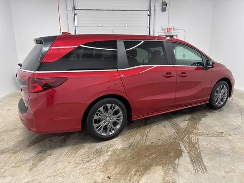 Used 2025 Honda Odyssey Touring image 5