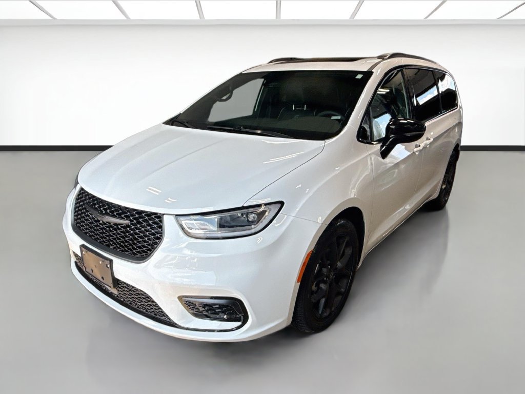 Used 2025 Chrysler Pacifica Limited FWD image 1