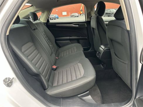 Used 2020 Ford Fusion SE FWD image 14