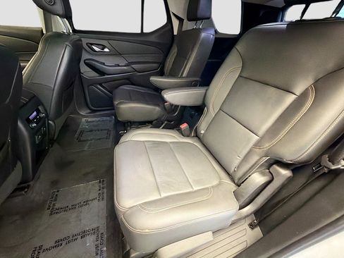 Used 2021 Chevrolet Traverse RS FWD image 13