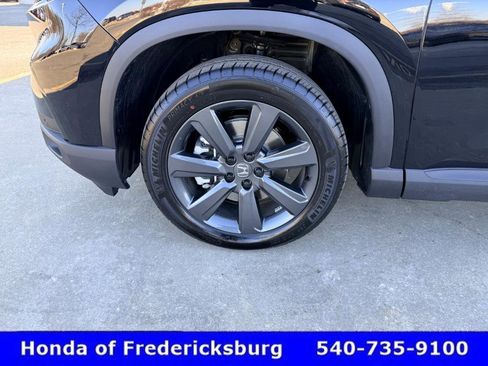 Certified 2025 Honda Pilot Sport image 10