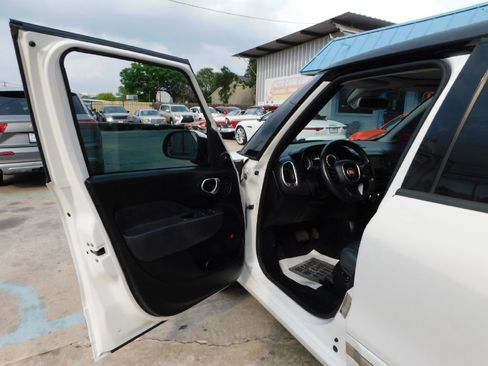 Used 2014 FIAT 500L Lounge image 16