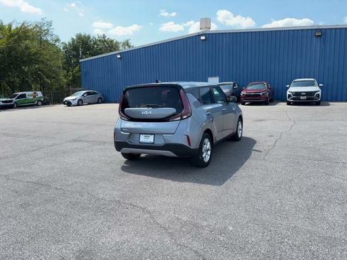 Used 2025 Kia Soul LX w/ LX Technology Package FWD image 13