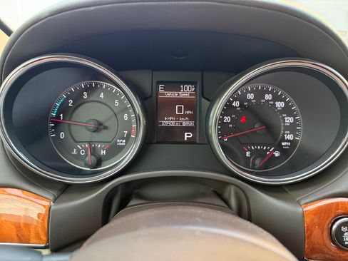 Used 2012 Jeep Grand Cherokee Overland w/ Trailer Tow Group RWD image 19