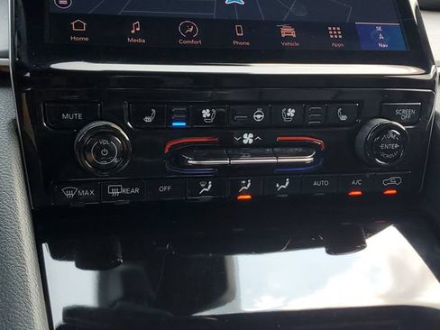 Certified 2025 Jeep Grand Cherokee L Limited w/ Luxury Tech Group II AWD/4WD image 33