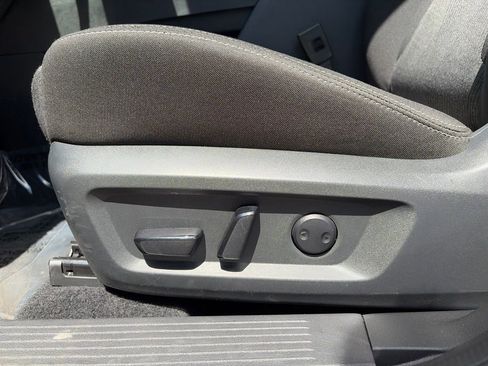 Used 2025 Nissan Rogue SV FWD image 22