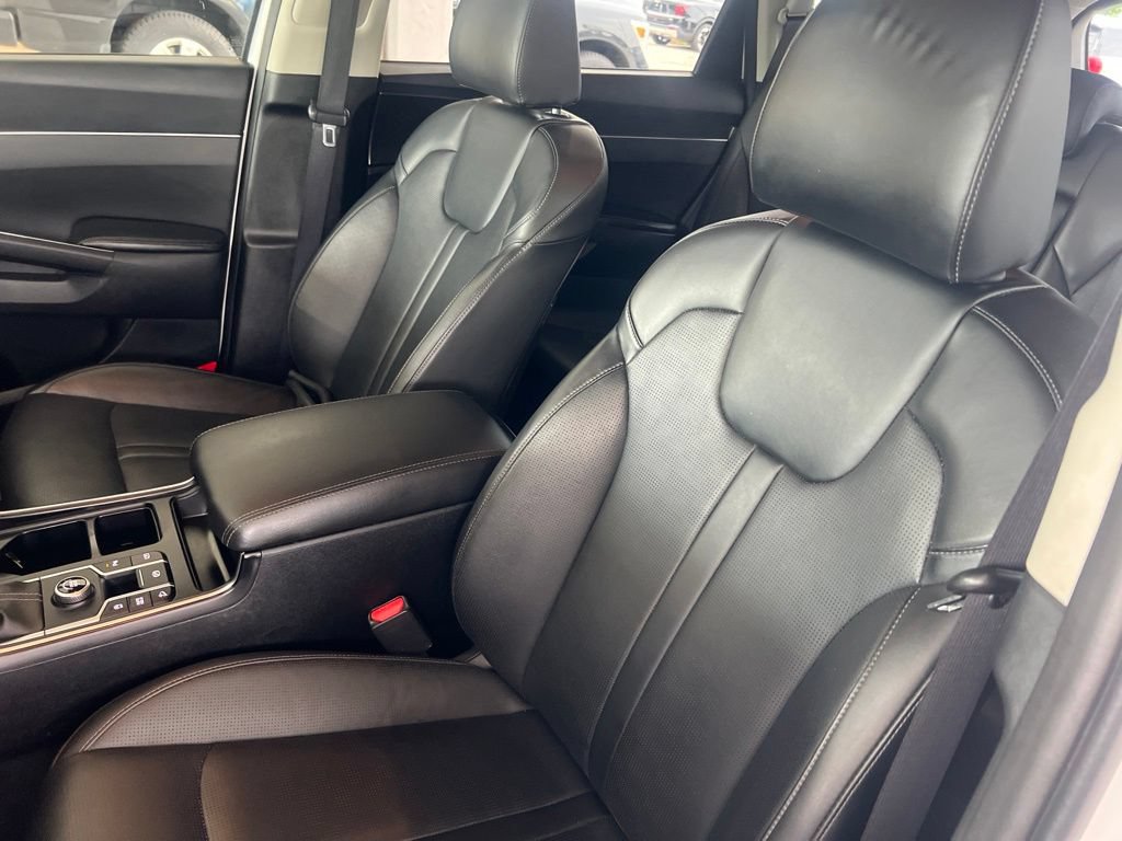 Certified 2024 Kia Sorento S FWD image 5
