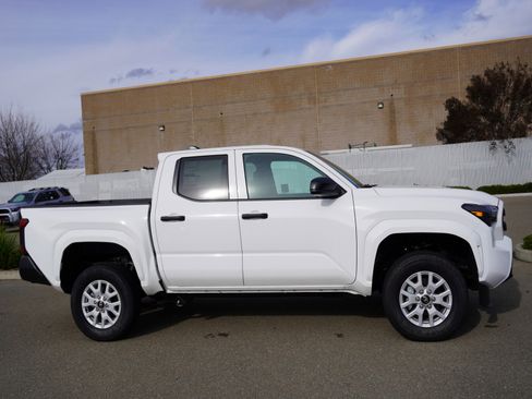 New 2026 Toyota Tacoma SR image 4