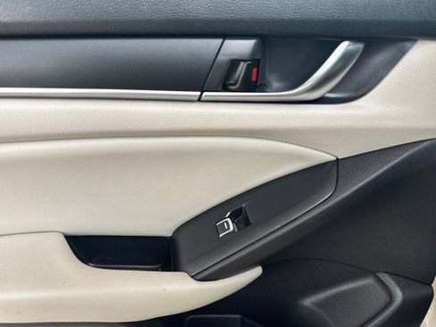 Used 2018 Honda Accord LX image 6