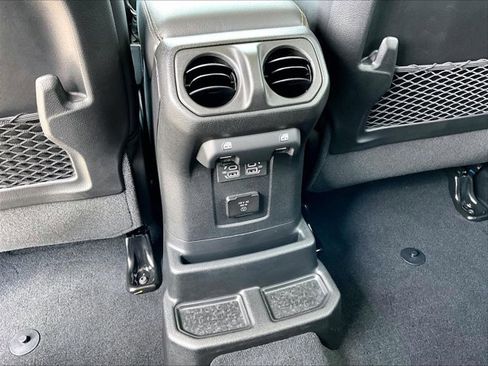 Used 2024 Jeep Wrangler Unlimited Sahara w/ Technology Group AWD/4WD image 25