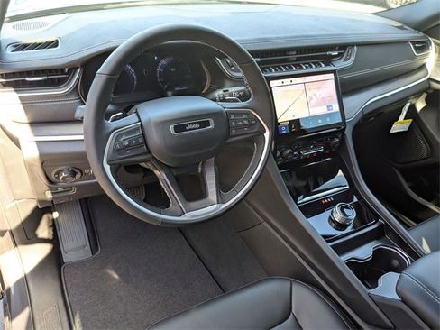 New 2025 Jeep Grand Cherokee L Limited image 15