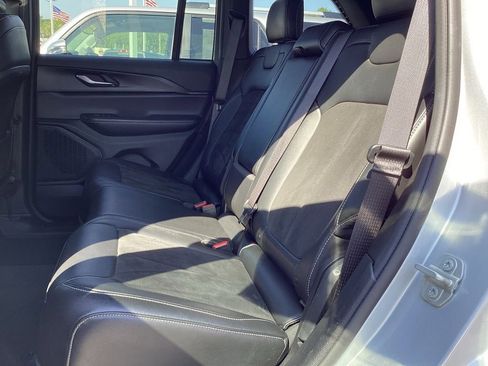 Used 2024 Jeep Grand Cherokee Altitude image 14