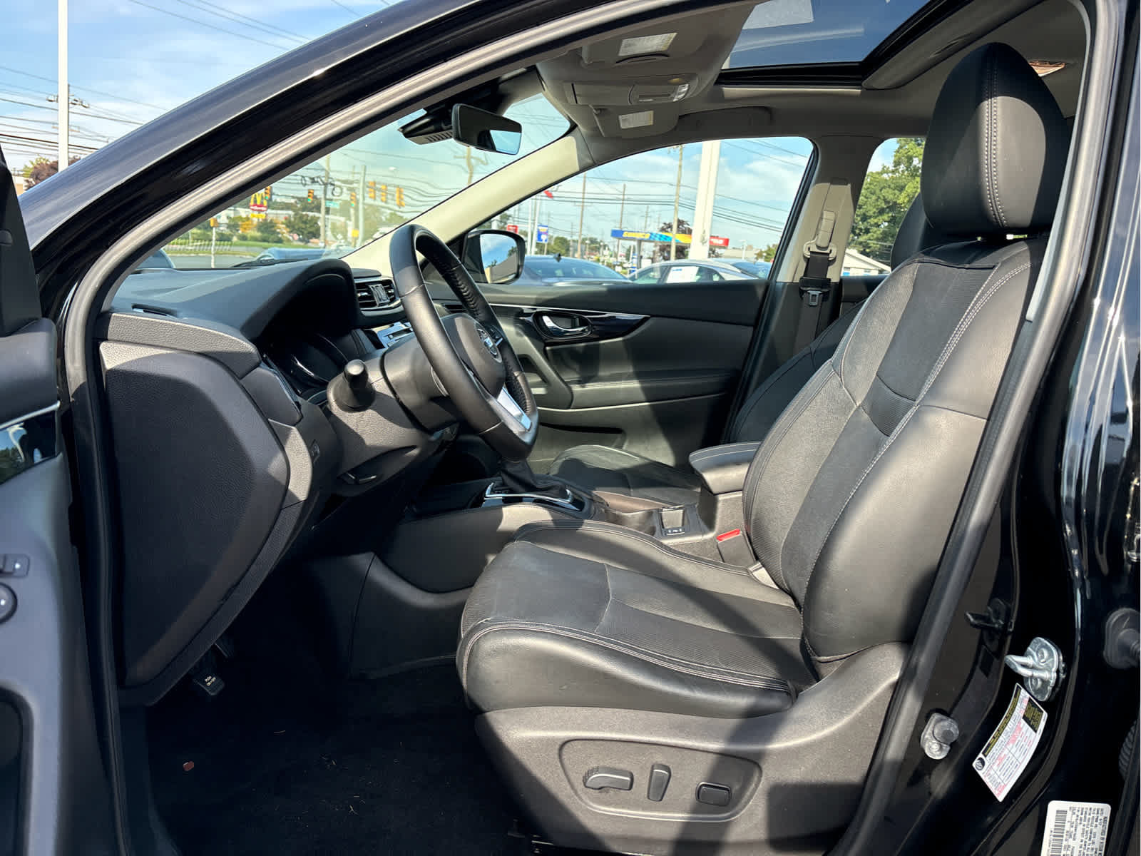 Used 2017 Nissan Rogue Sport SL w/ SL Premium Package AWD/4WD image 8