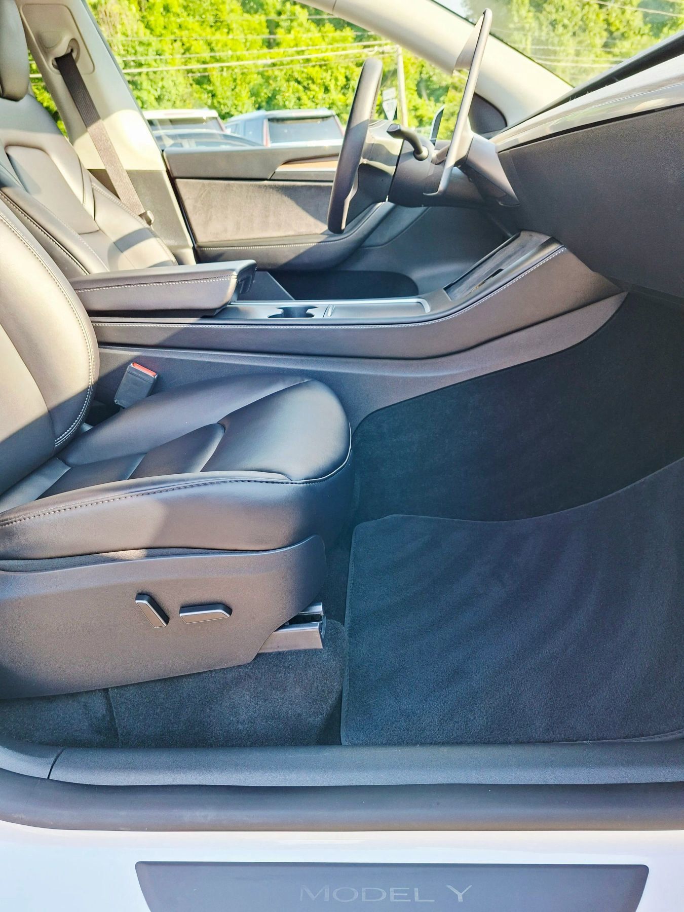 Used 2024 Tesla Model Y Long Range RWD image 13