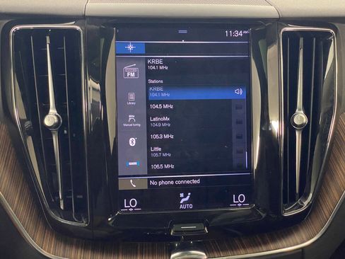 Used 2021 Volvo XC60 T5 Momentum w/ Premium Package image 25