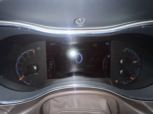 Used 2015 Jeep Grand Cherokee Overland image 11