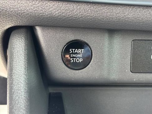 Used 2025 Nissan Rogue SV AWD/4WD image 17