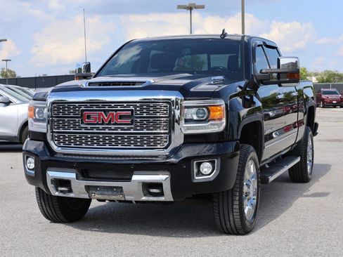Used 2019 GMC Sierra 2500 Denali w/ Duramax Plus Package image 6