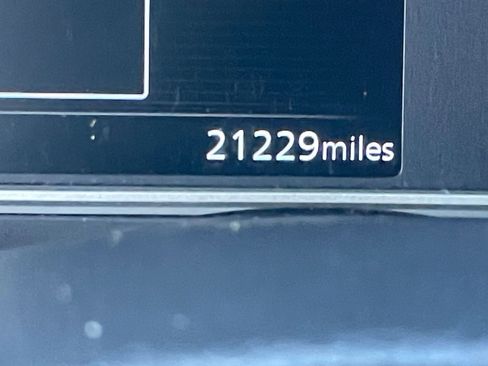 Used 2025 Nissan Versa SV image 39