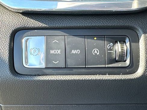 Used 2025 GMC Acadia Elevation image 26