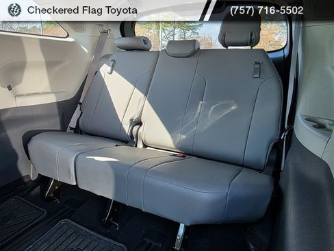 Used 2021 Toyota Sienna XLE w/ XLE Plus Package image 21