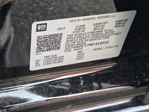 Used 2024 GMC Sierra 2500 AT4X image 11