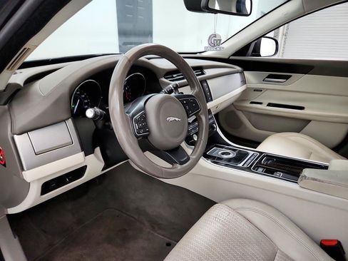 Used 2016 Jaguar XF Prestige RWD image 13