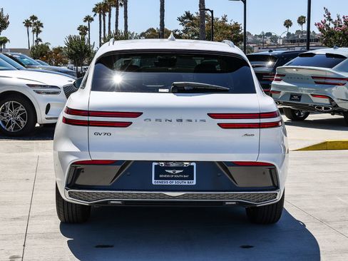 Used 2026 Genesis GV70 2.5T Advanced AWD/4WD image 5
